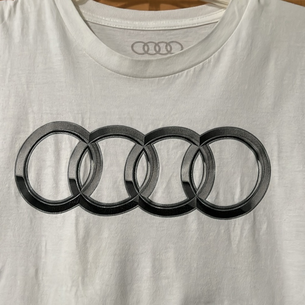 Audi Car Enthusiasts T-shirt Audi Rings Size Medium
